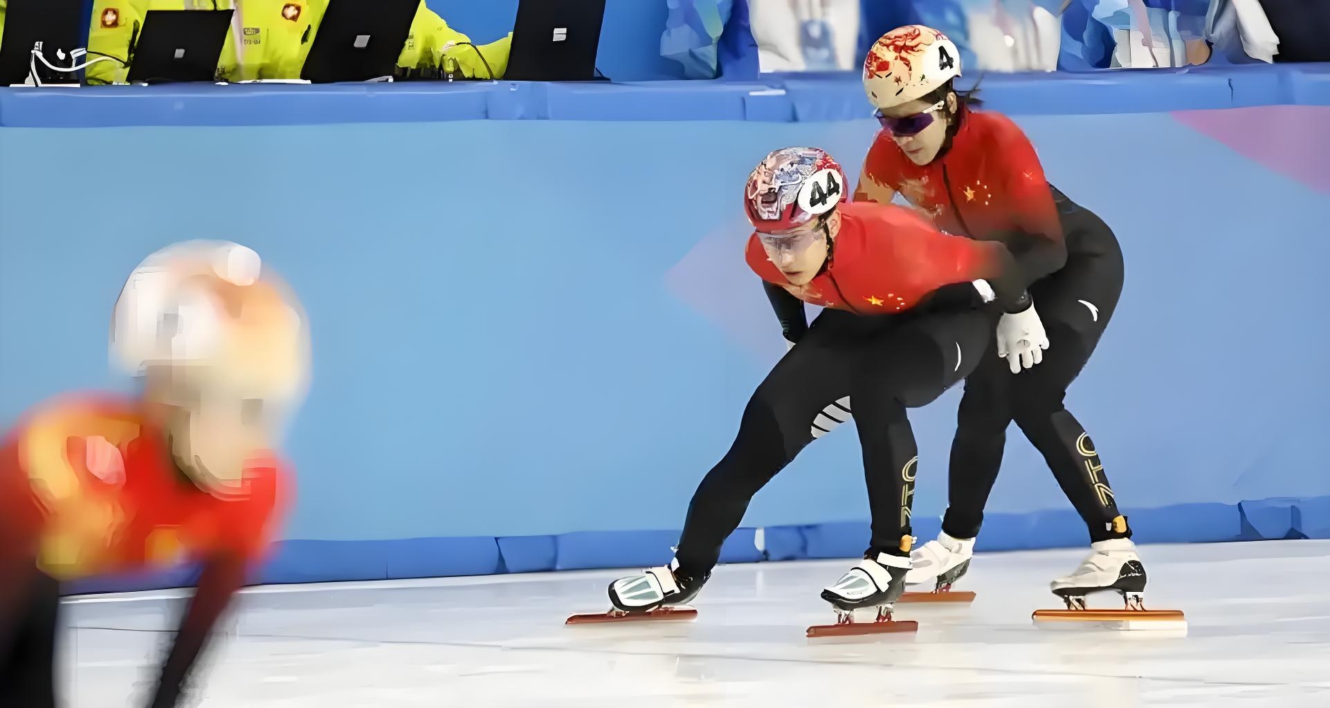 运动员在赛场上发挥出色，引发观众热情