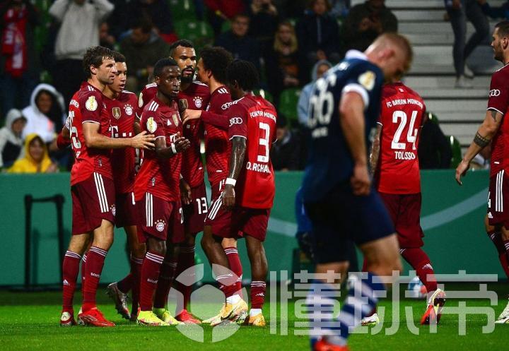 霍芬海姆球员拼尽全力，全队士气如火如荼