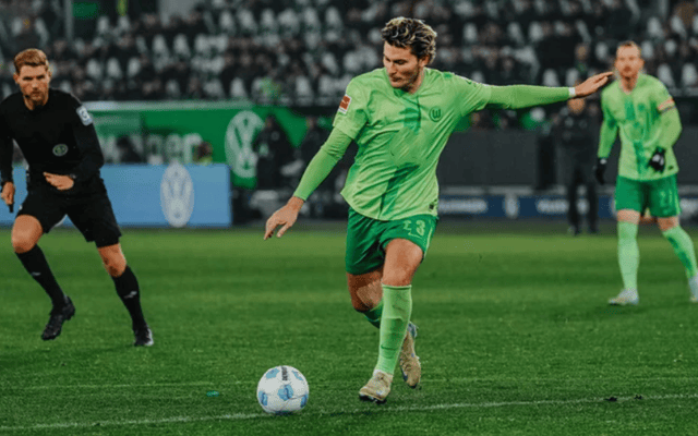 沃尔夫斯堡客场大胜沙尔克，德甲榜首之争再添悬念的简单介绍